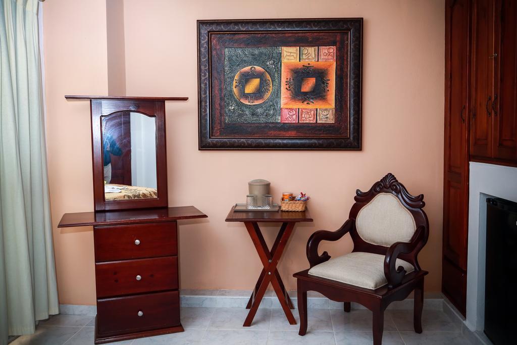 Hotel Los Jardines Santiago De Los Caballeros Εξωτερικό φωτογραφία
